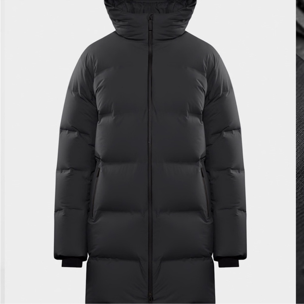 Aritzia Black Hooded Puffer Coat

The Super Puff, Om Mid - Rainstop Size S - Picture 5 of 7